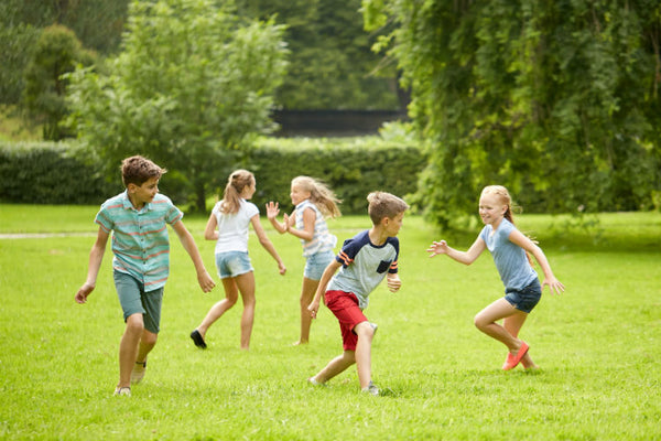 Modern Childhood vs Traditional Play – Why Kids Need More Than Screens